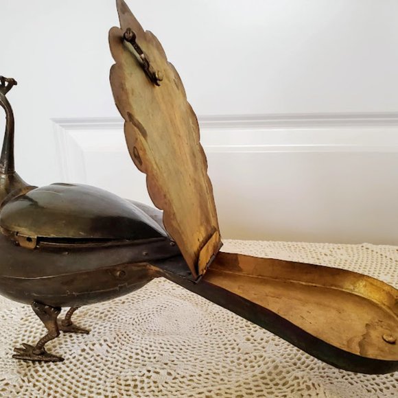 Peacock Shaped Brass Betel Nut Box - Picture 4 of 12